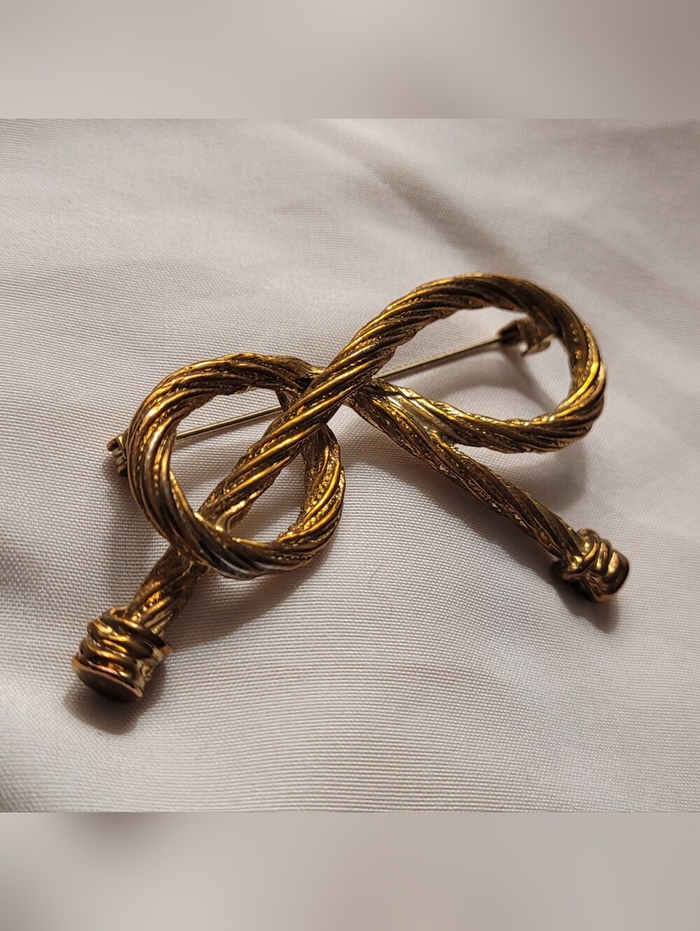 Vintage Twisted Rope Gold Tone Knot Brooch | Elegant Infinity Bow Pin